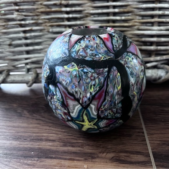 ILLuminating candle company round candle when lite looks like stained glass - Picture 4 of 6